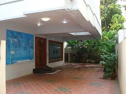 Lloyds Guest House , Krishna street , T. Nagar