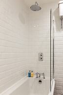 Beautiful 2 Bedroom Garden flat