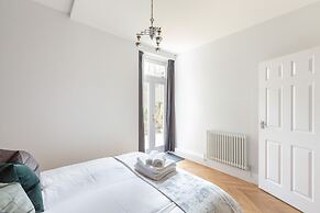 Beautiful 2 Bedroom Garden flat