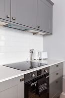 Beautiful 2 Bedroom Garden flat