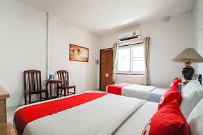 OYO 654 Samanmit Inn Hotel