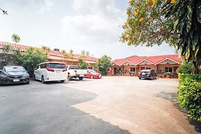 OYO 654 Samanmit Inn Hotel