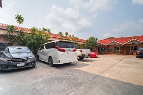 OYO 654 Samanmit Inn Hotel