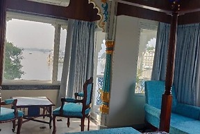Jheel Hotel and Restaurent