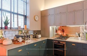 Neon Dream Playfull 2 bedroom