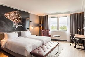 Radisson RED Hotel London Heathrow