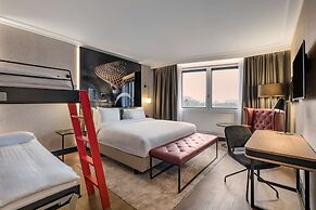 Radisson RED Hotel London Heathrow