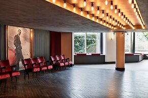 Radisson RED Hotel London Heathrow