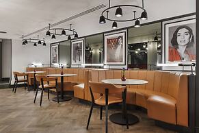 Radisson RED Hotel London Heathrow