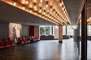 Radisson RED Hotel London Heathrow