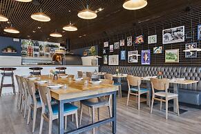 Radisson RED Hotel London Heathrow