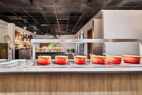 Radisson RED Hotel London Heathrow