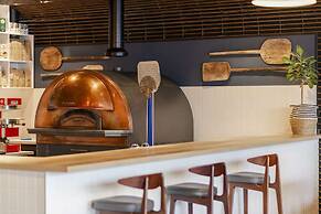 Radisson RED Hotel London Heathrow