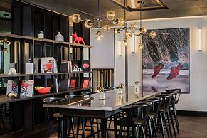 Radisson RED Hotel London Heathrow