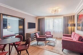 Radisson RED Hotel London Heathrow