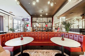 Radisson RED Hotel London Heathrow