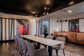 Radisson RED Hotel London Heathrow