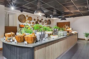 Radisson RED Hotel London Heathrow