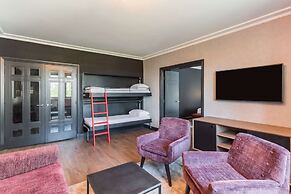 Radisson RED Hotel London Heathrow