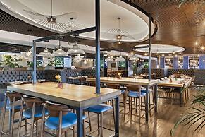 Radisson RED Hotel London Heathrow