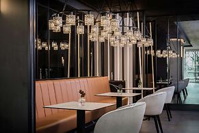 Radisson RED Hotel London Heathrow