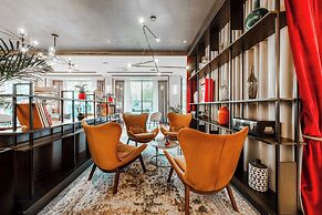 Radisson RED Hotel London Heathrow