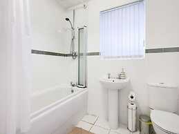 My-Places Elegant 6 Bed Town House - 68