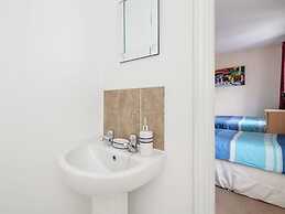 My-Places Elegant 6 Bed Town House - 68