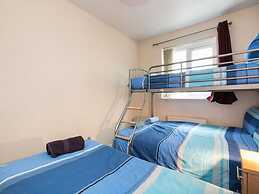 My-Places Elegant 6 Bed Town House - 68