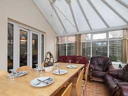 My-Places Elegant 6 Bed Town House - 68