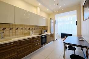 Apart Petrovskie on Kartashova 29B