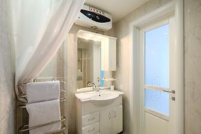 Apartment Petrovskie on Savinykh 4A