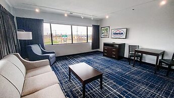 Suburban Studios Roseville-Detroit North