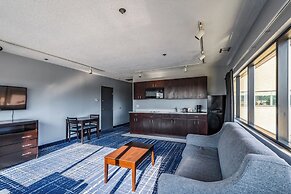 Suburban Studios Roseville-Detroit North