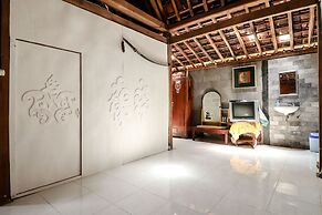 Segajih Central Stay and Education