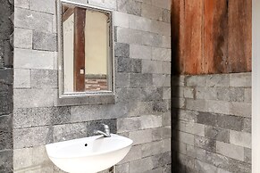 Segajih Central Stay and Education