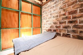 Segajih Central Stay and Education