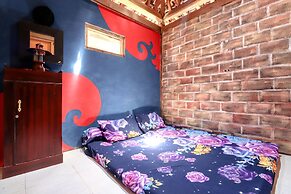 Segajih Central Stay and Education