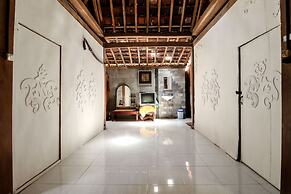 Segajih Central Stay and Education