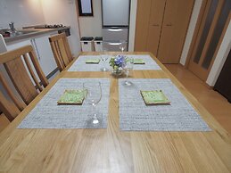 Okazaki House up to 8 People
