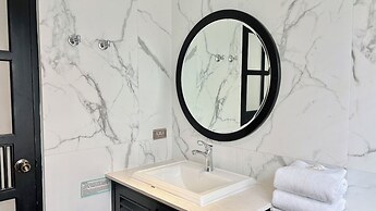 Glory Boutique Suite