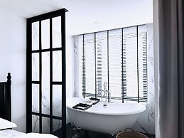 Glory Boutique Suite