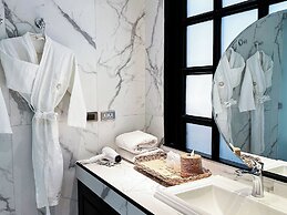 Glory Boutique Suite