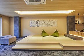 Rinn Shirakawa South