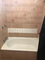 County Lodge Motor Inn