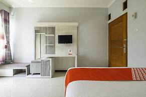 OYO 2405 The Karins Guesthouse Syariah