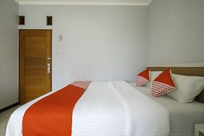 OYO 2405 The Karins Guesthouse Syariah