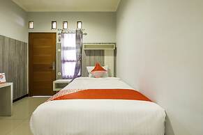 OYO 2405 The Karins Guesthouse Syariah