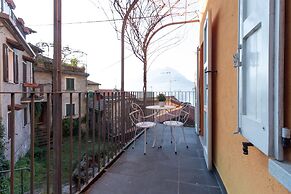 Mamma Ciccia Holiday Home - La Tour Orange Varenna