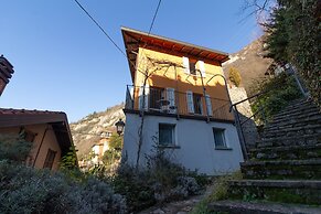 Mamma Ciccia Holiday Home - La Tour Orange Varenna
